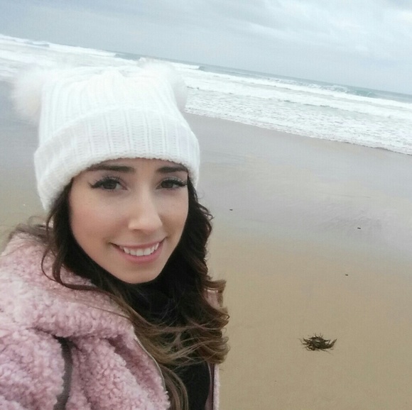 Meet your Posher, Alyssa - Picture 3 of 4